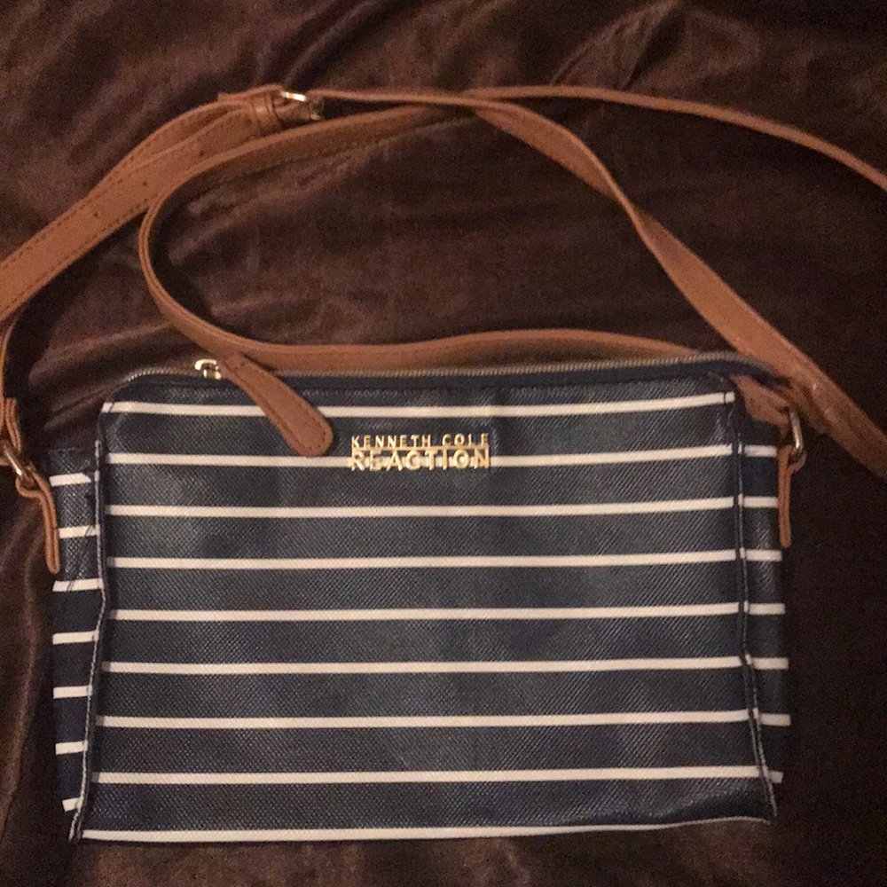 Kenneth Cole Reaction Cross body